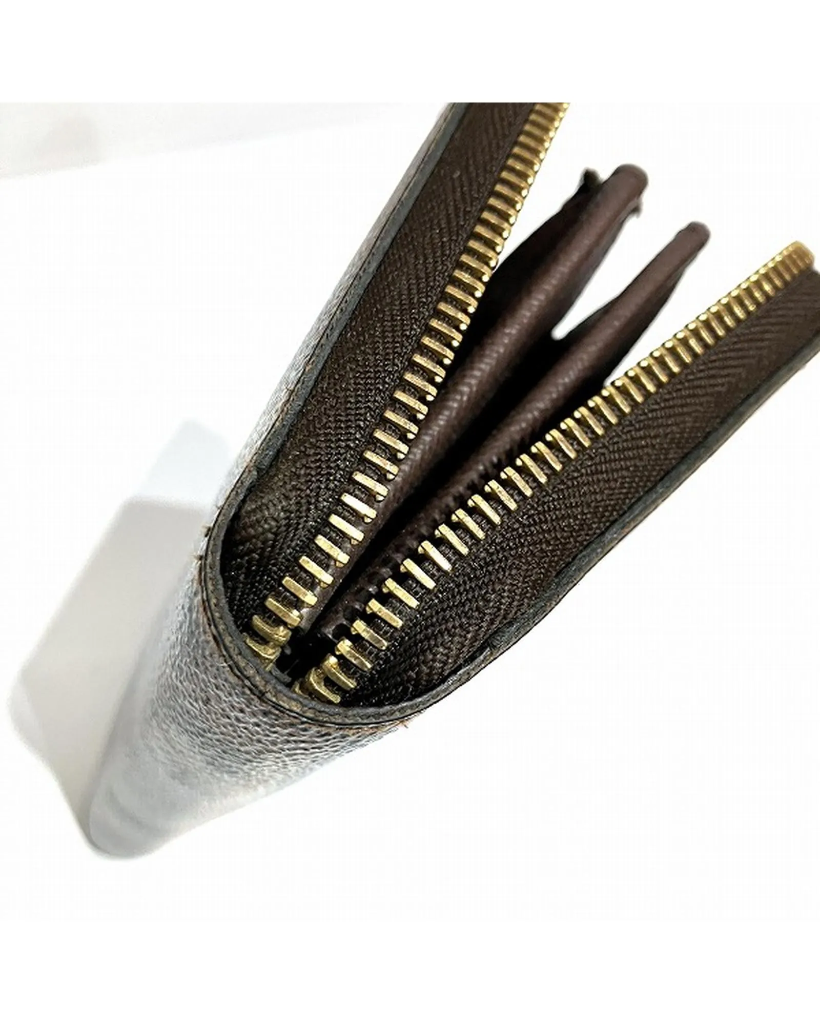 Damier Canvas Long Zippy Wallet in Good Condition